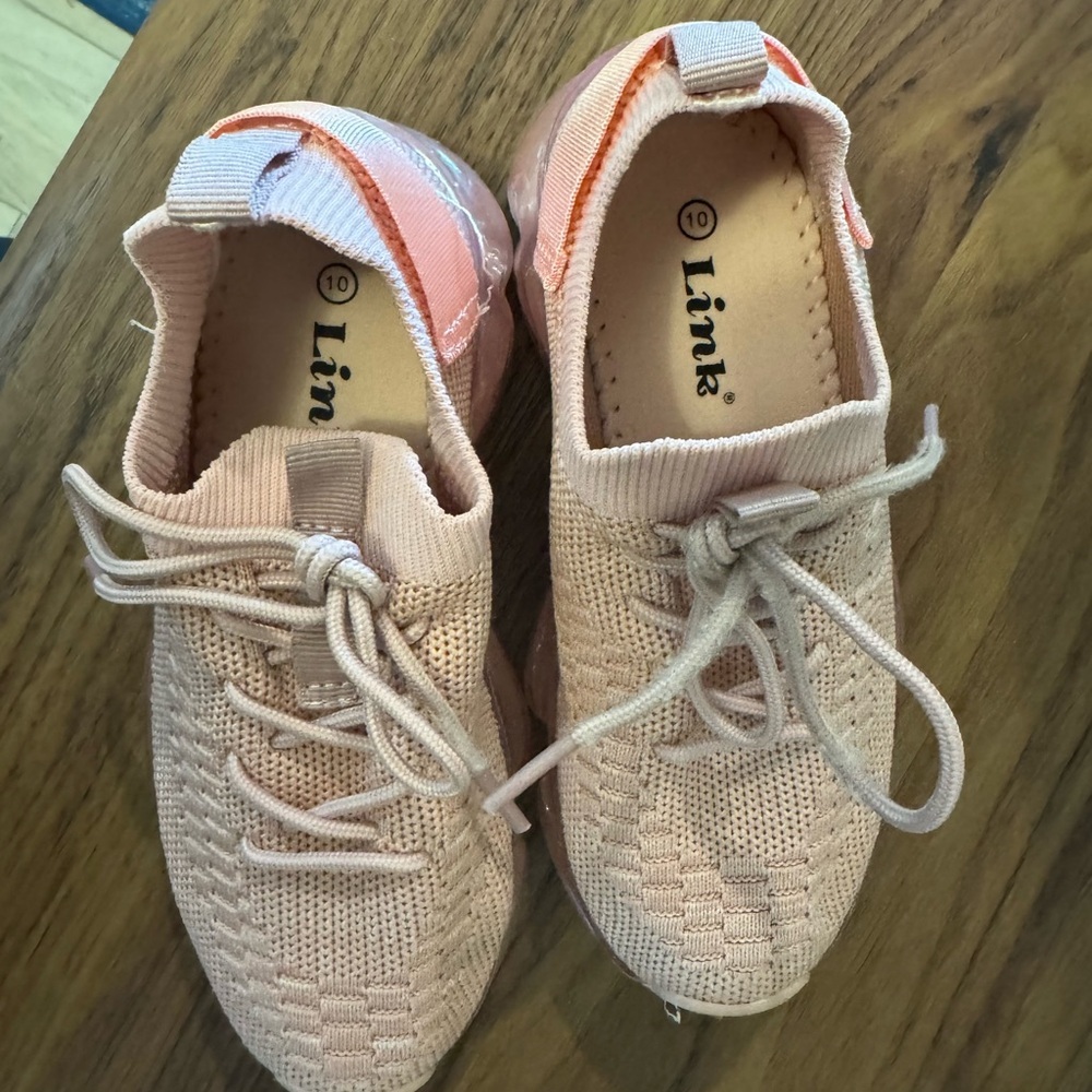 Pink “Airmax” type shoe Girls Size 10 - Picture 2 of 4